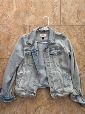 Universal Thread Light Wash Denim Jean Jacket